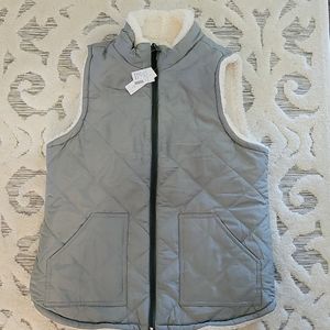 NWT Green Reversible Shetpa Zip Up Vest